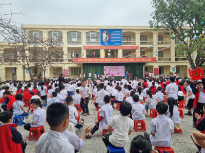 Trường Tiểu học Đồng Mai I phối hợp với Trung tâm tiếng Anh Dream Sky tổ chức các hoạt động cho các em học sinh nhân dịp 8.3