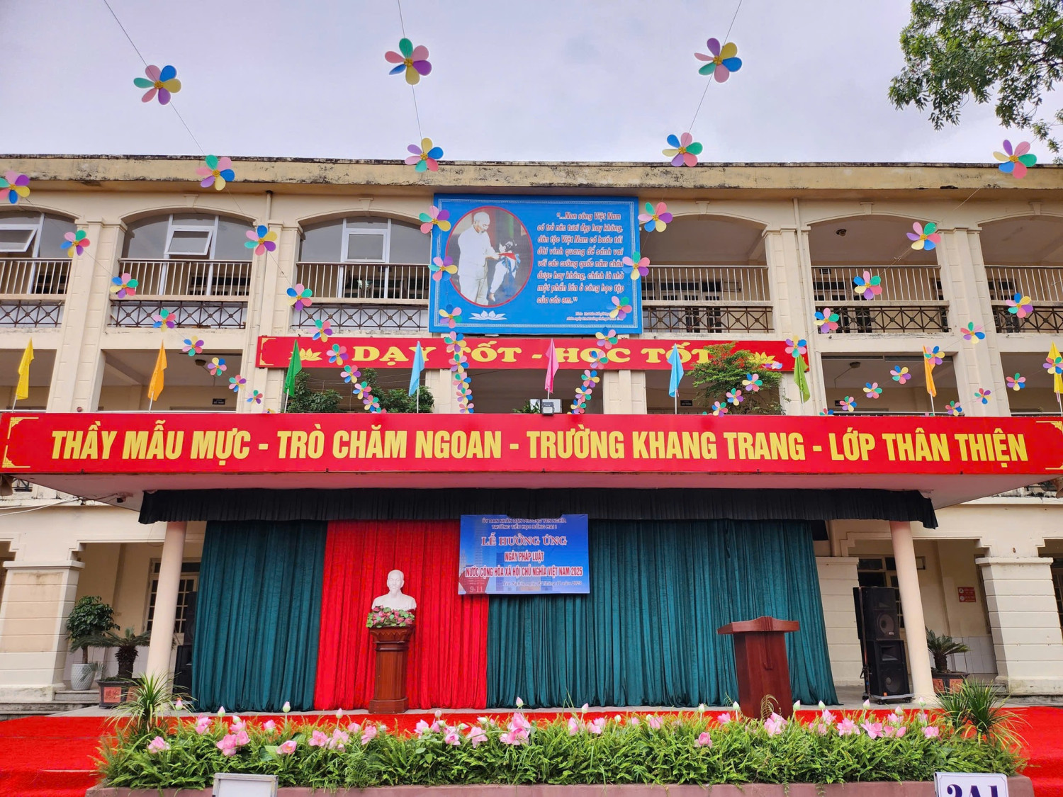 Trường Tiểu học Đồng Mai I hưởng ứng Ngày Pháp luật nước CHXHCN Việt Nam năm 2025