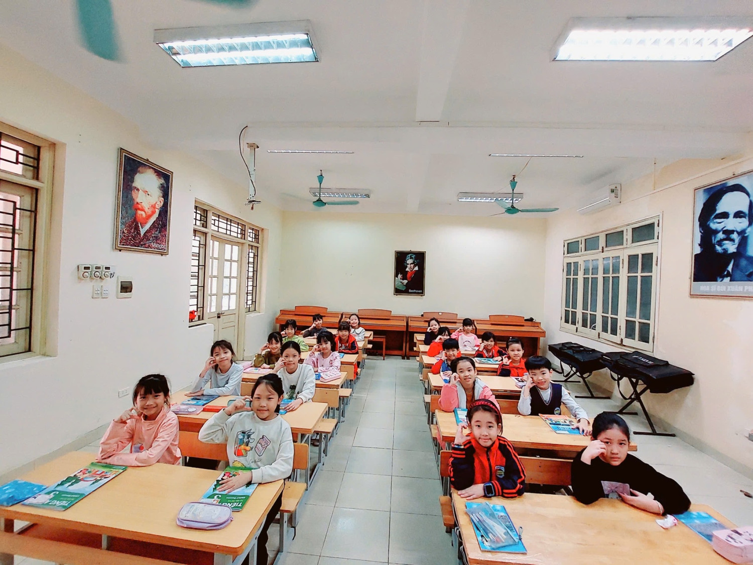 SÔI NỔI CUỘC THI “NÉT CHỮ - NẾT NGƯỜI” CHÀO MỪNG NGÀY NHÀ GIÁO VIỆT NAM 20/11